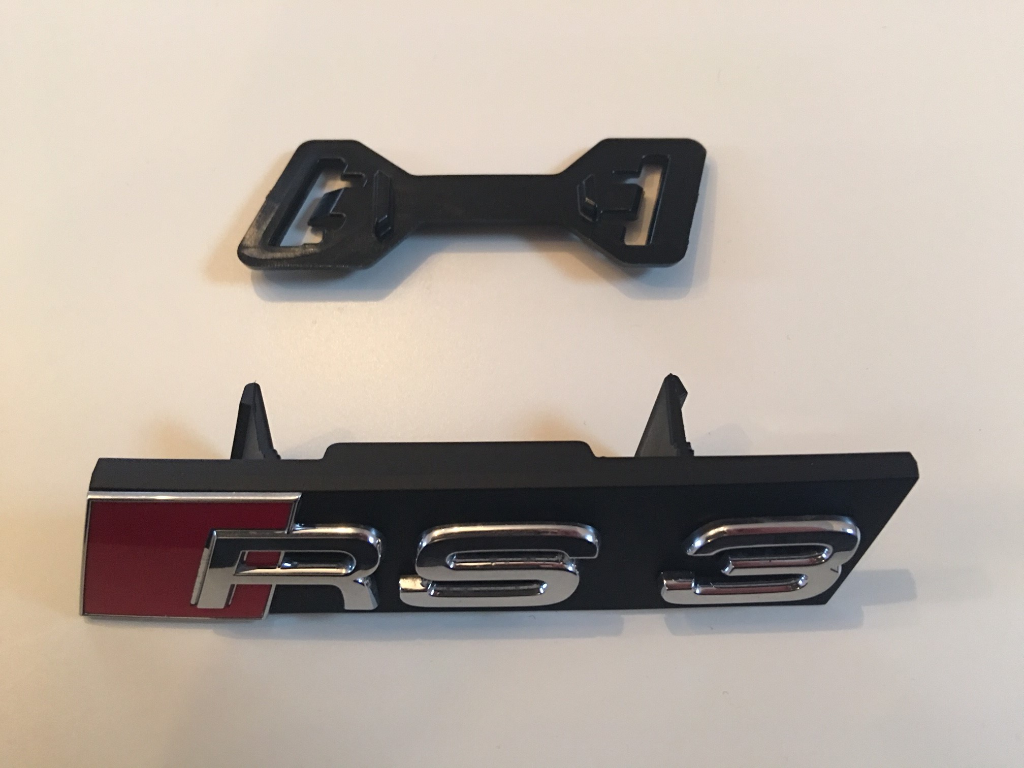 Logo Emblem RS3 Frontgrll Glänzend Schwarz 110x23 MM Für Aud