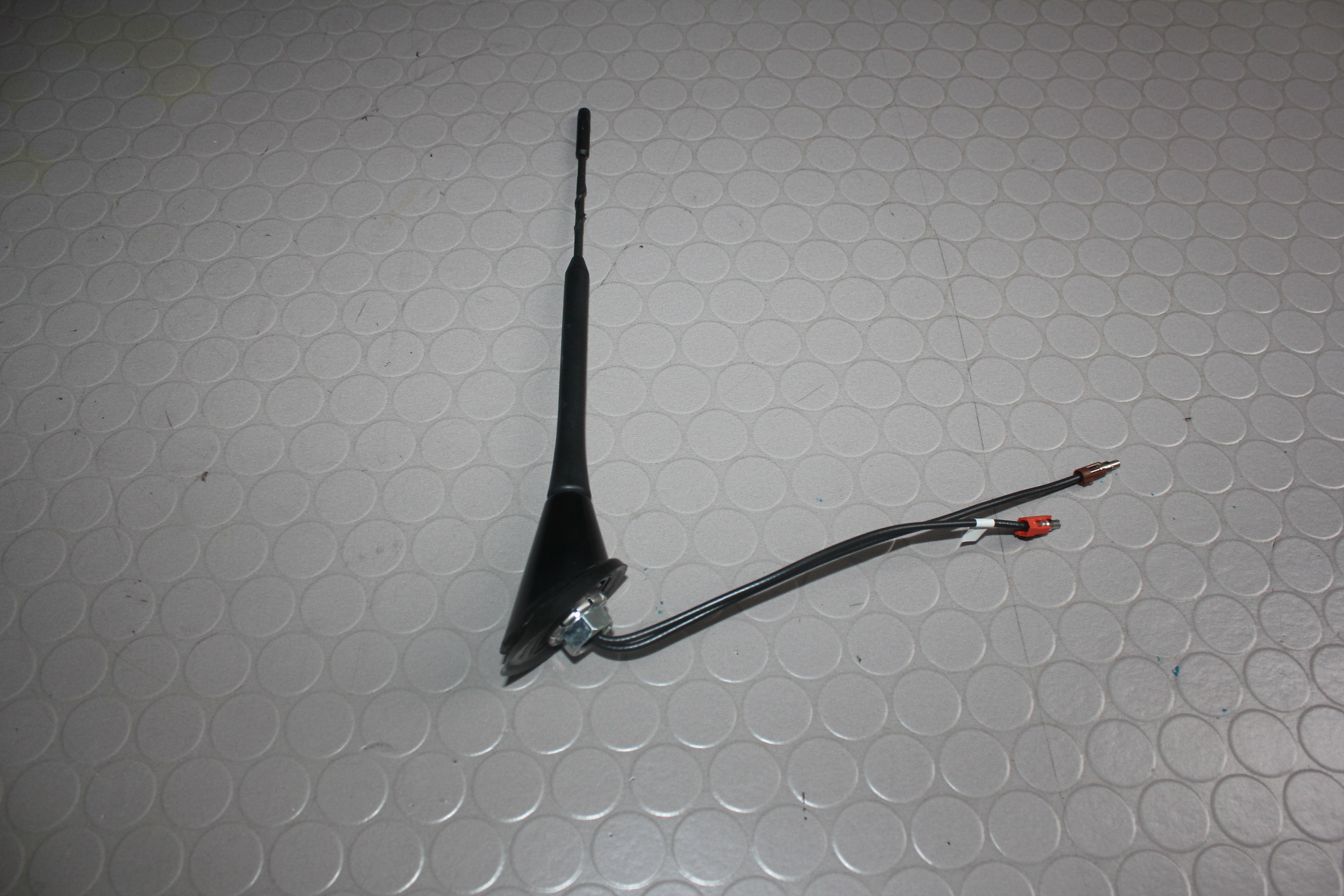 Opel Zafira B BJ2010 Antenne Dachantenne Fahrzeugantenne Antennenfuß ...