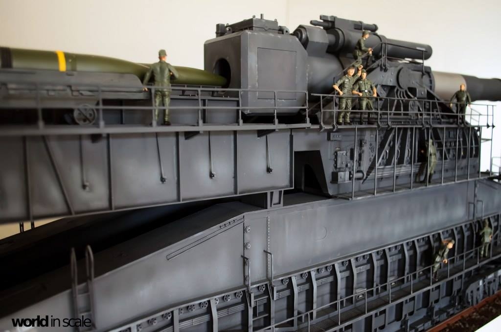  Hobby Boss German 80cm K(E) Railway Gun 'Dora' Vehicle