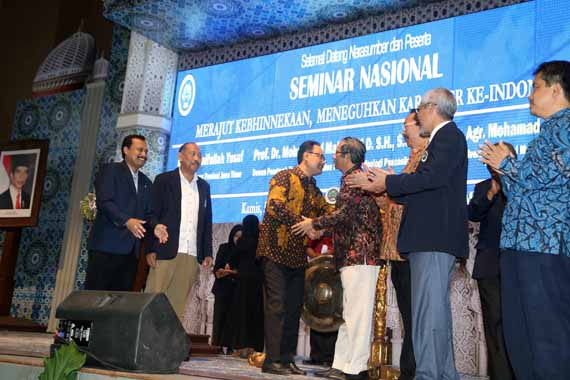 Gus Ipul Ajak Masyarakat Rawat Kebhinekaan