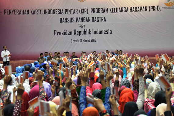 Pakde Karwo Dampingi Kunker Presiden Jokowi di Gresik dan Lamongan
