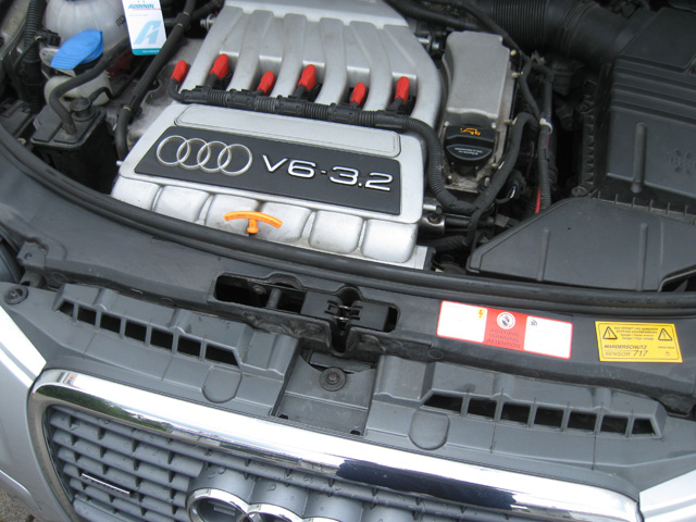 Starthilfe bei Hybridauto: Bloß nicht die Batterie verwechseln - firmenauto