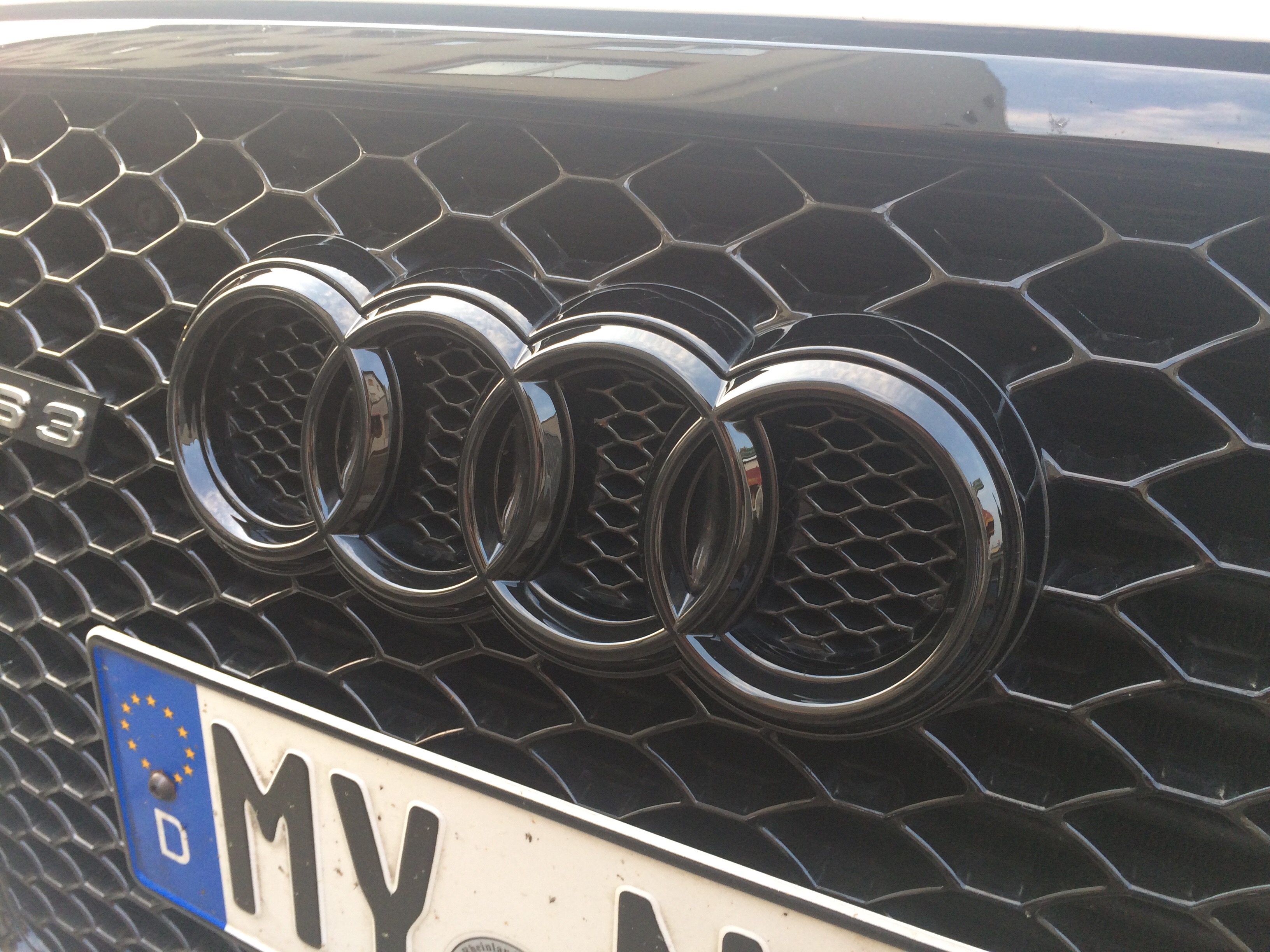 8PA - Audi Ringe Schwarz vorne 250mm x 86mm RS3 8p | Audi RS3 - Forum