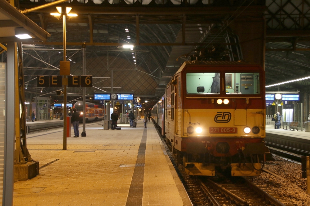 CD 371 005-0 in Dresden-Neustadt
