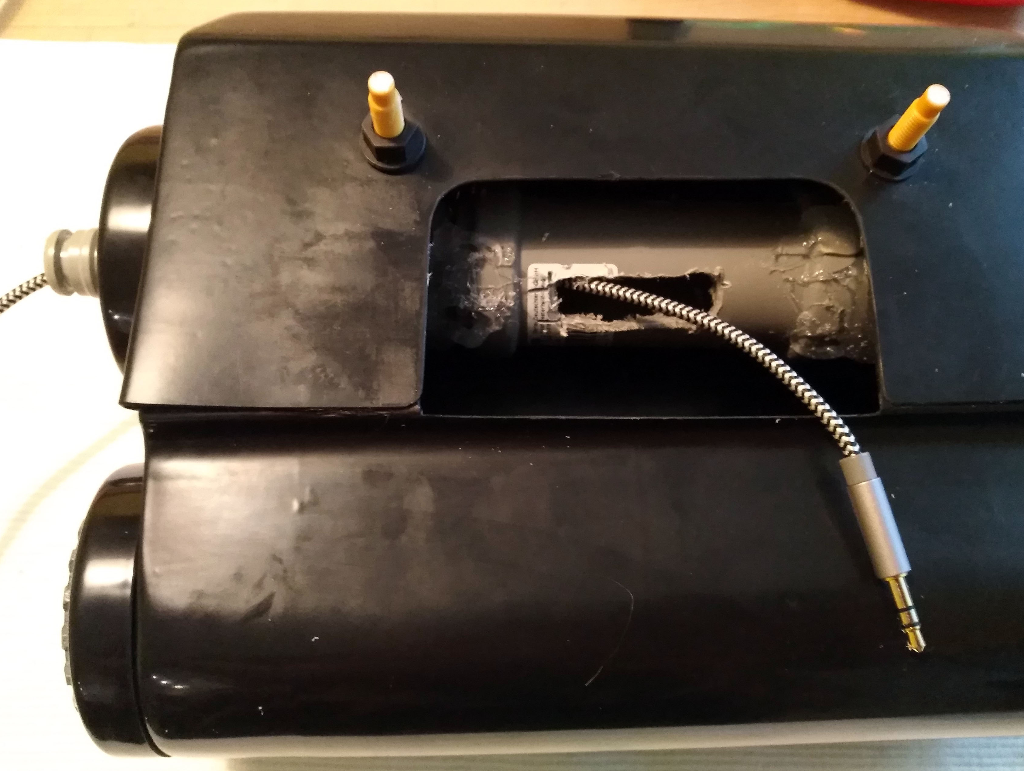 Öfnnung für Audioleitung